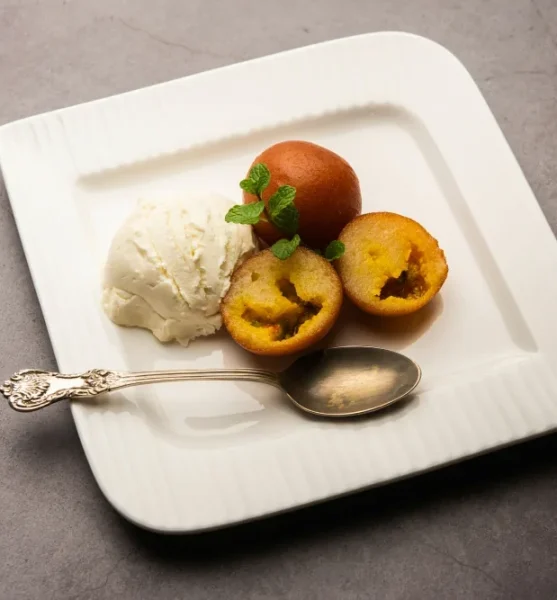 gulab-jamun-with-icecream